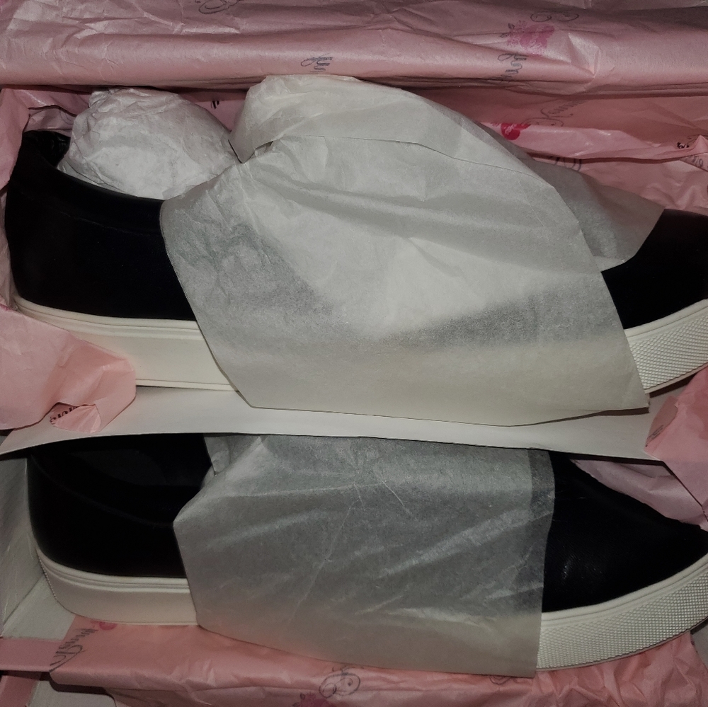 Shoes - Picture 5 of 9